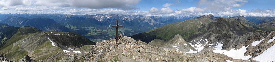 Panorama vom Pirchkogel (2.828m) auf der Südseite des Inntals