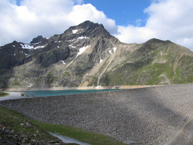 Blick auf die Staumauer des Finstertaler Stausees