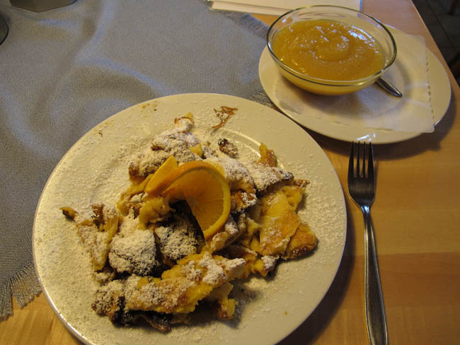 Kaiserschmarrn zum Mittag in der Schweinfurter Hütte