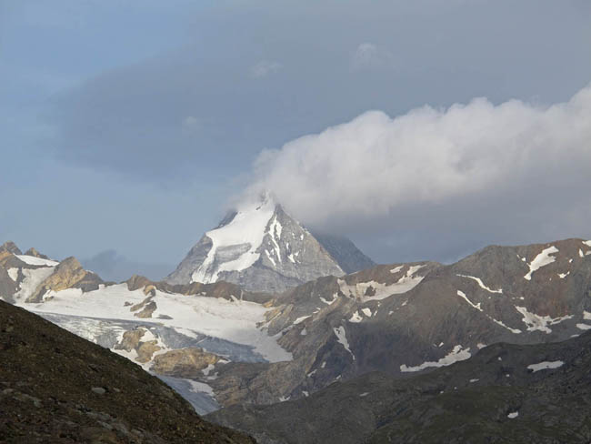 Die Königsspitze, fast wie Vulkanrauch muten die Wolkenspiele an.