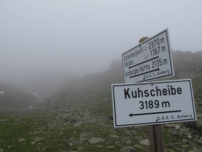 Hinter der Amberger Hütte - Abzweig zur Kuhscheibe auf dem Weg zum Atterkarjöchl 