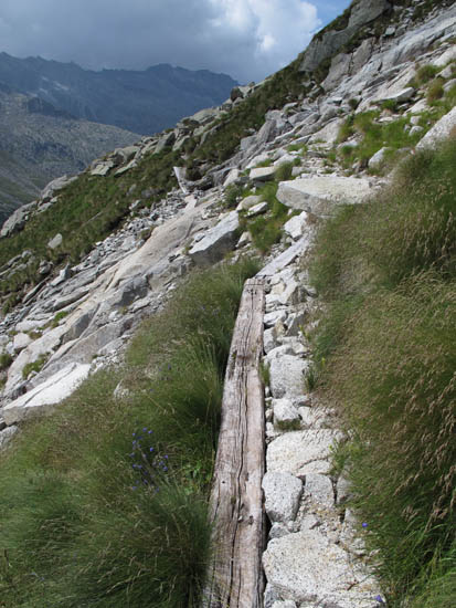 Angelegte Pfade während des Abstiegs zum Rifugio Prudenzini
